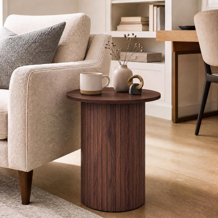 GIANTEX Round Side Table, Fluted Mid Century Modern Drum End Table | 22.5‘’ Wooden Pedestal Accent Nightstand for Bedroom