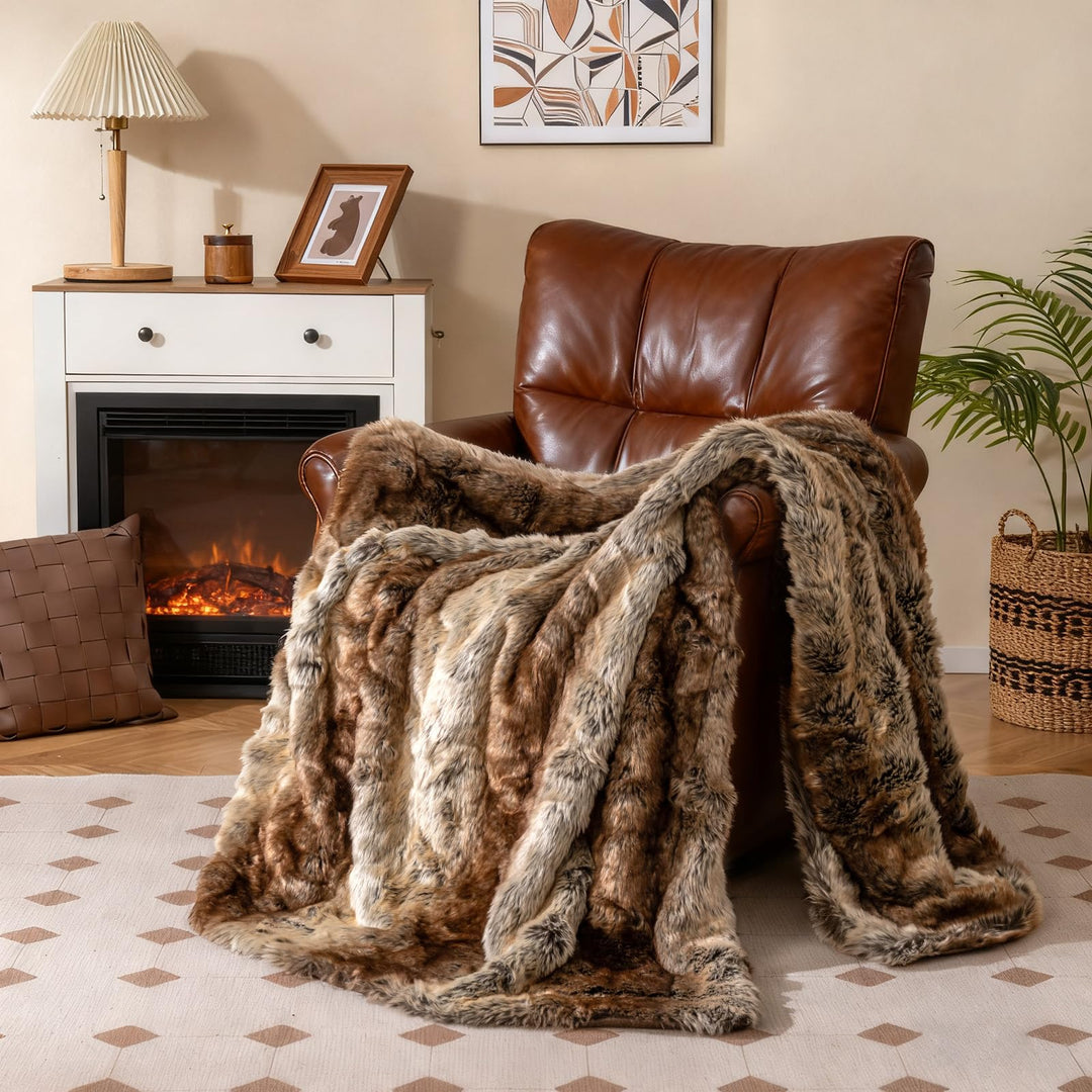 Giantex 760GSM Soft Plush Fuzzy Luxury Faux Raccoon Fur Blanket for Sofa