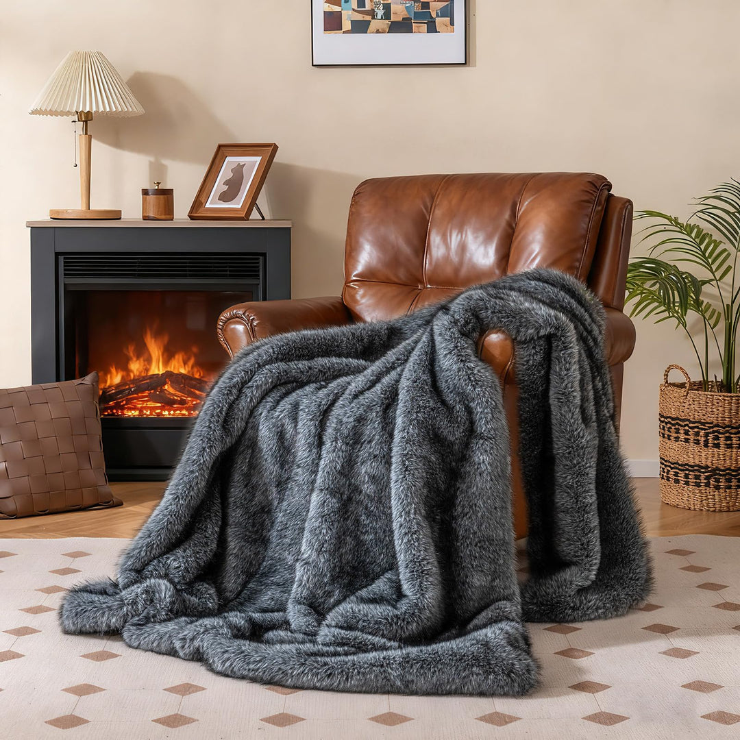 Giantex 740GSM Soft Plush Fuzzy Luxury Faux Wolf Fur Blanket for Sofa