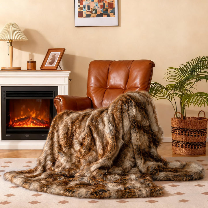 Giantex 540GSM Soft Plush Fuzzy Luxury Faux Raccoon Fur Blanket for Bed