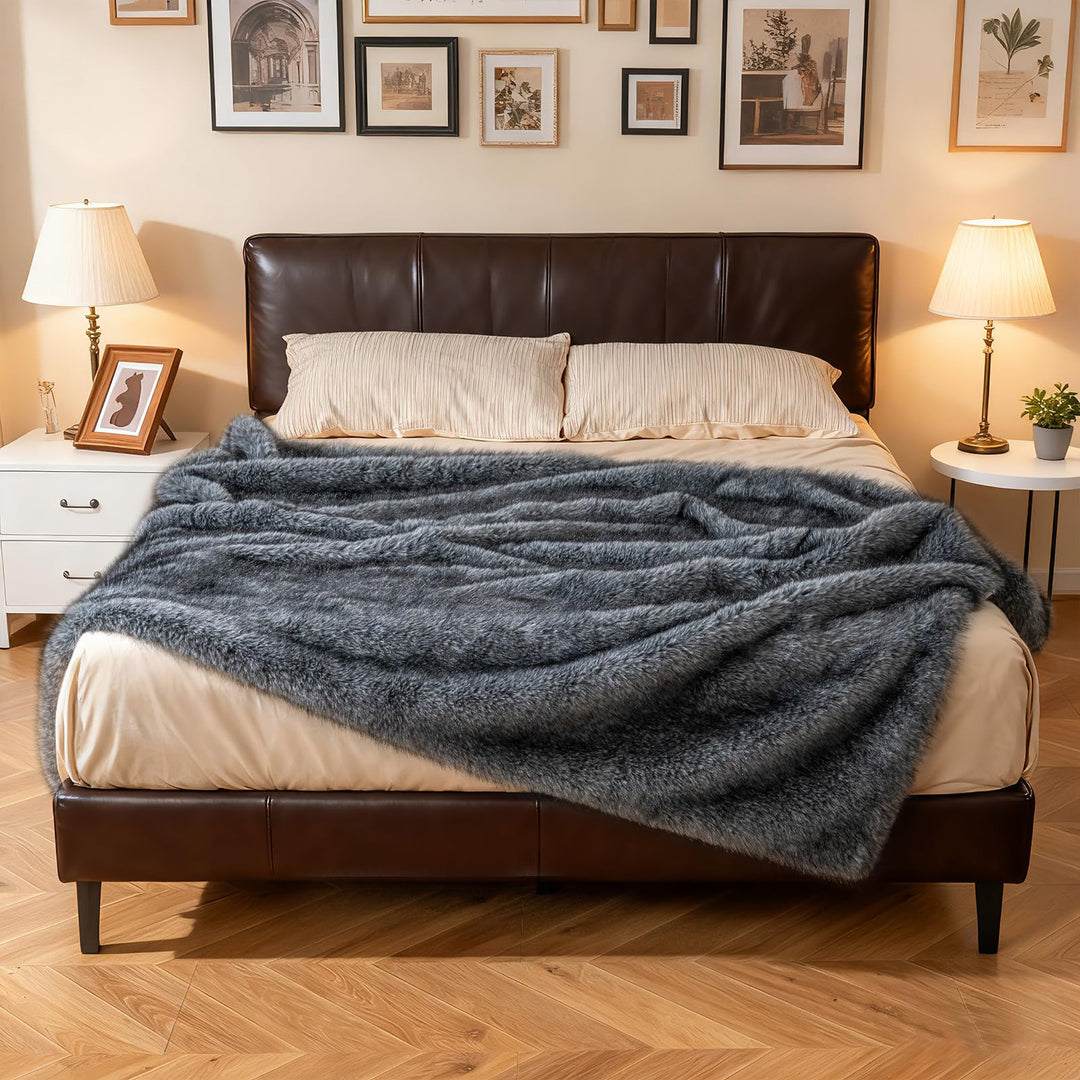 Giantex 740GSM Soft Plush Fuzzy Luxury Faux Wolf Fur Blanket for Sofa