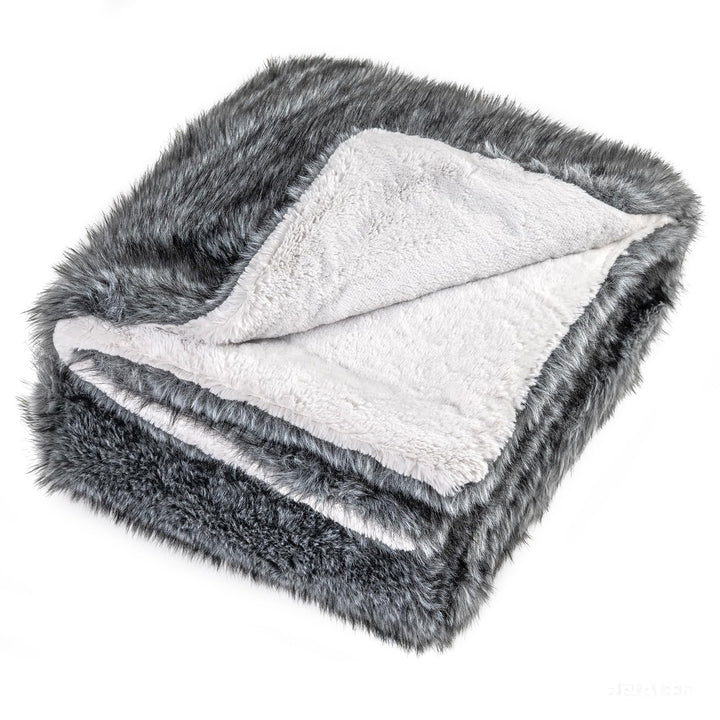 Giantex 740GSM Soft Plush Fuzzy Luxury Faux Wolf Fur Blanket for Sofa